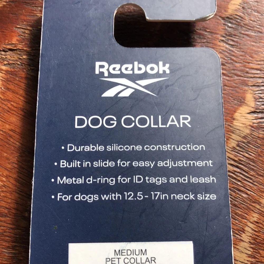 NWT Reebok silicone collar M